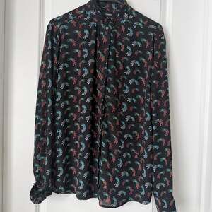 Premise Studio Women's Peacock Print Long-sleeved Blouse